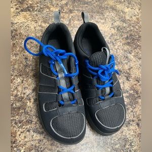 Boys size 4 Chaco Sneaker /outdoor/trail hiking shoes